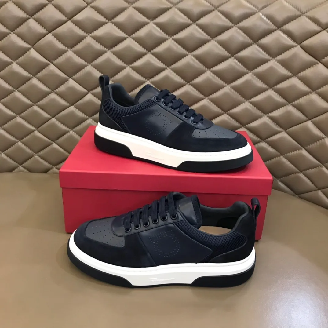 p420 "Salvatore Ferraga**" men's low-cut fashion sneakers. This casual shoe has a novel structure and is made of soft calfskin. The contrasting color elements on the upper highlight the bold and avant-garde atmosphere. The first-layer cowhide lining is high-end and comfortable. Energetic and fresh, these shoes can be worn with casual looks or add a touch of street style to elegant trousers.  Size: 38-44